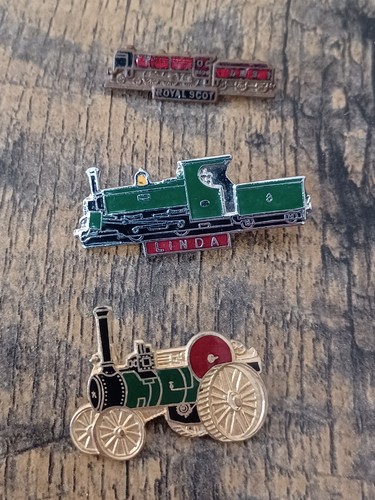 Train pin badges w - 3,